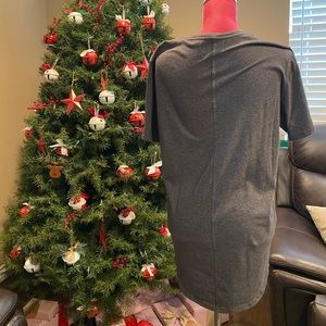 Men’s medium scallop T shirt